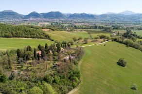 Farmhouse with a guest house for sale in Gubbio, Umbria