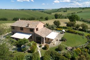 Restored farmhouse for sale in Le Marche