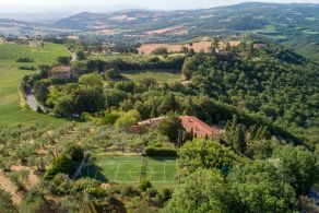 Villa in a hilly position for sale near Todi