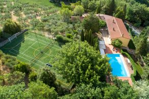 Villa with swimming pool and tennis court for sale in Todi
