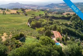 Villa with swimming pool for sale in Todi