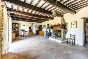Farmhouse for sale in Gubbio, Umbria