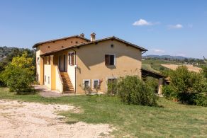 Farmhouse for sale in Montefalco