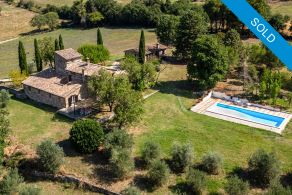 Farmhouse for sale in Umbria, Casaitalia International