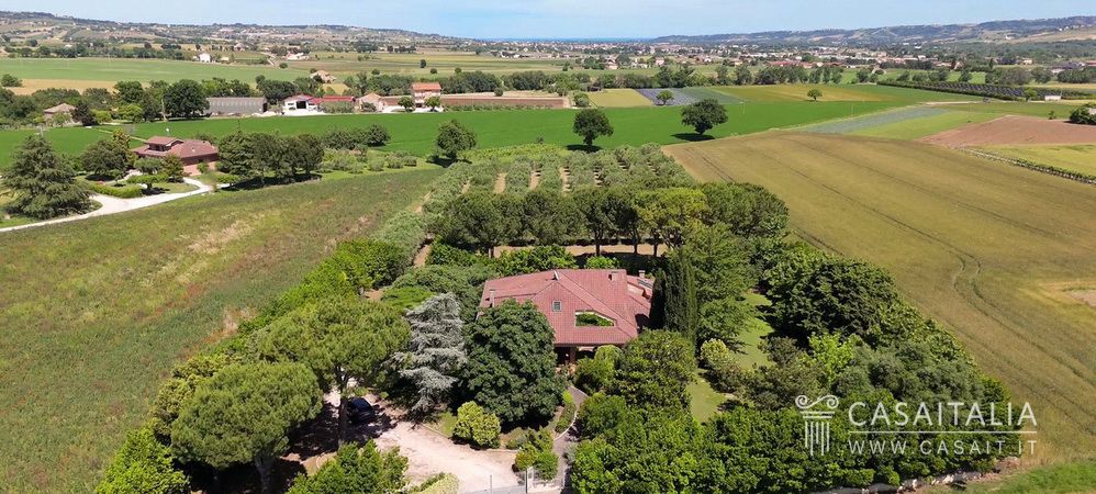 Villa for sale near the sea, Marche, Civitanova