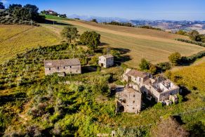 Country estate to renovate for sale in the Marche region, with sea views