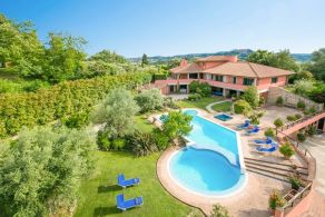 Luxury villa with pool for sale in Todi, Umbria