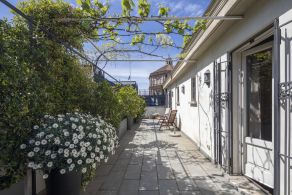 Luxury residence with private garden and terrace for sale in Milan, Conservatorio area