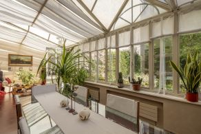 Luxury villa with private garden and terrace for sale in Milan, Conservatorio area